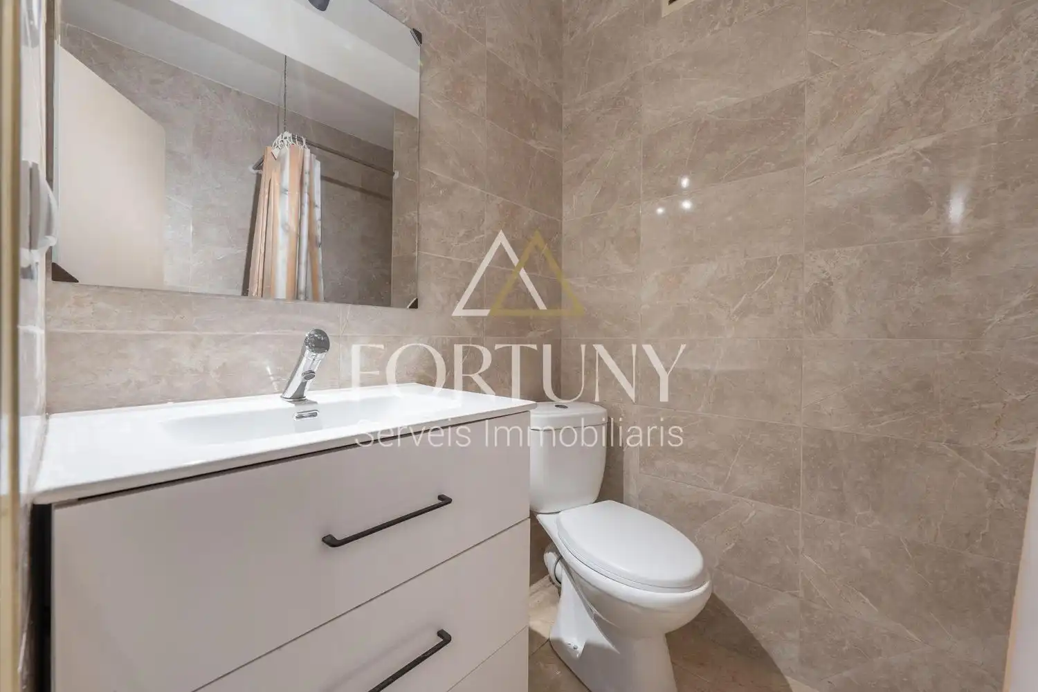Flat with terrace for sale in del Carrilet 30, imagen 28