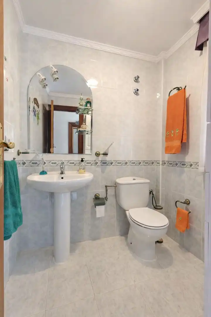 Baño de Casa o chalet en venta en Cúllar Vega con Calefacción y Trastero