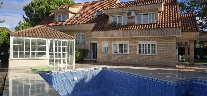 Swimming pool of Houses for sale in Villaviciosa de Odón  with Air Conditioner, Heating and Terrace
