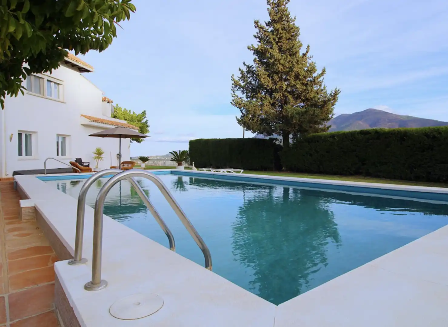 Swimming pool of Houses for sale in Coín  with Air Conditioner, Heating and Private garden