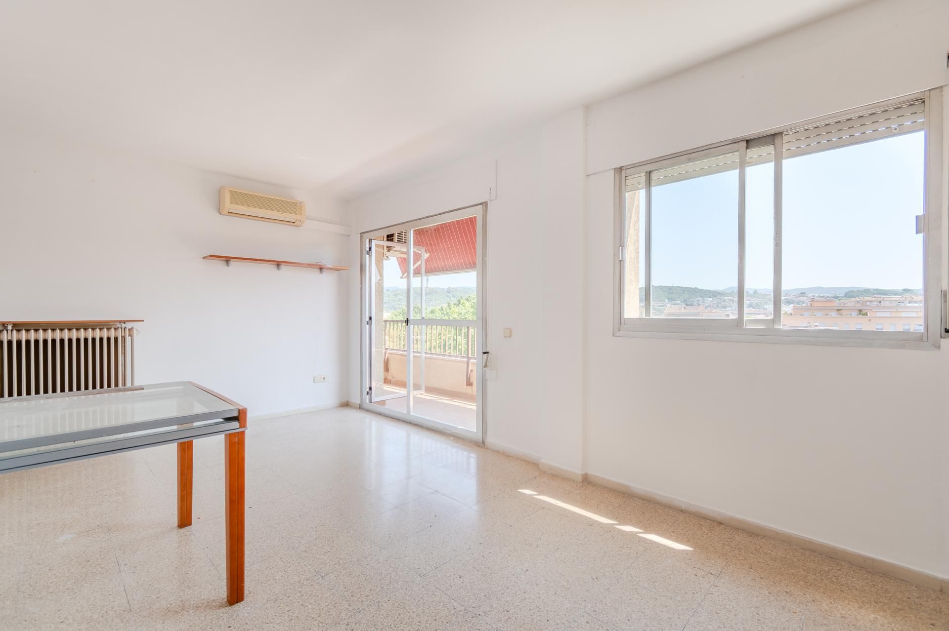 Dormitori de Apartament en venda en Girona Capital amb Calefacció i Balcó