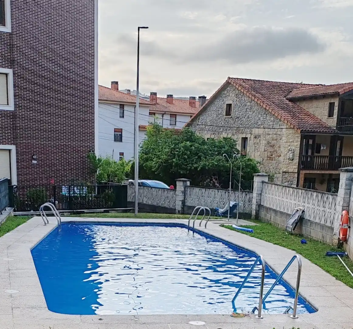 Piscina de Pis en venda en Voto amb Calefacció, Terrassa i Moblat