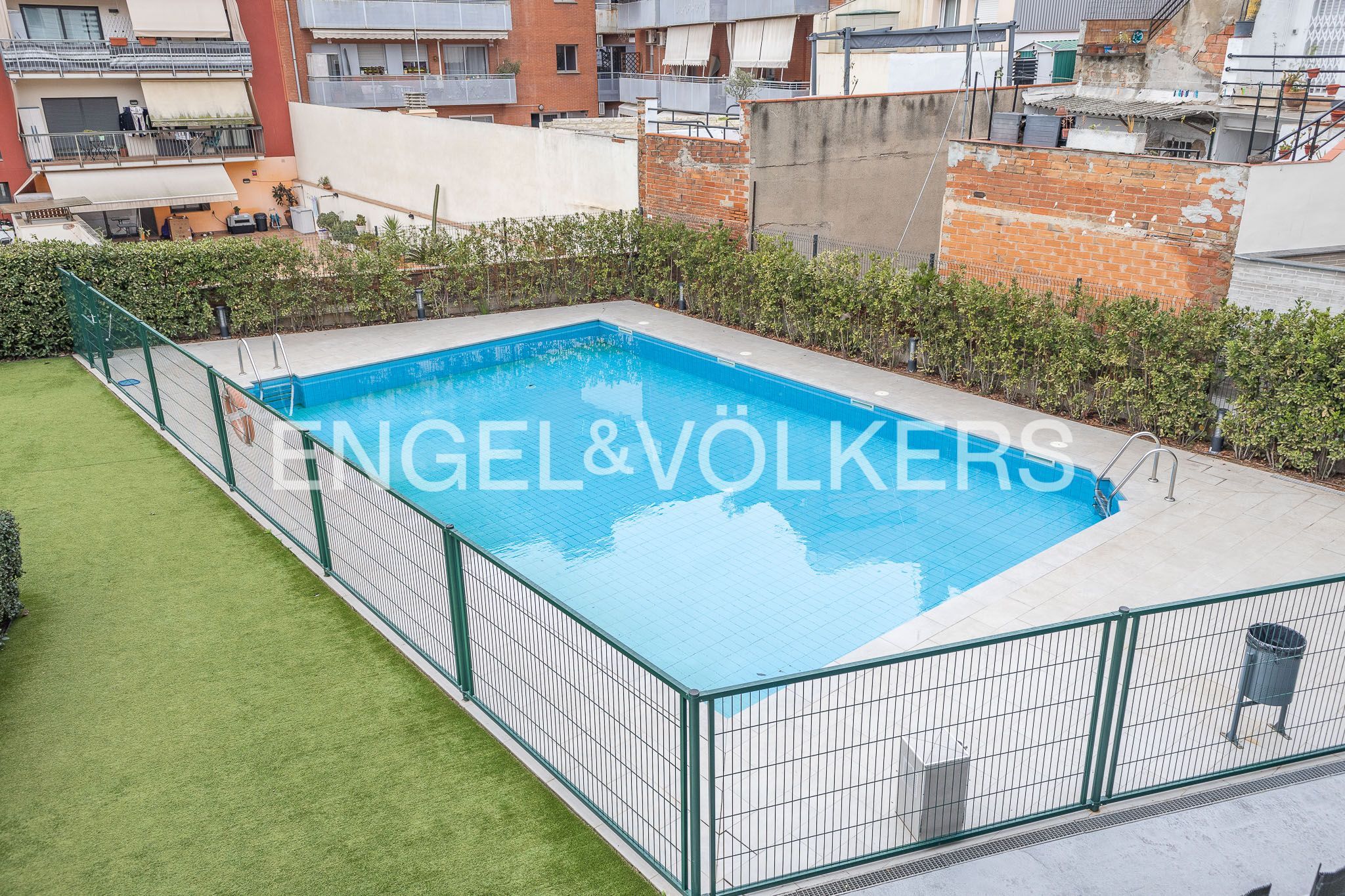 Swimming pool of Apartment for sale in Sabadell  with Air Conditioner, Heating and Parquet flooring