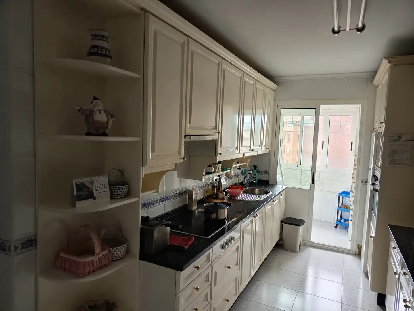 Cocina de Piso en venta en Avilés con Calefacción, Parquet y Trastero
