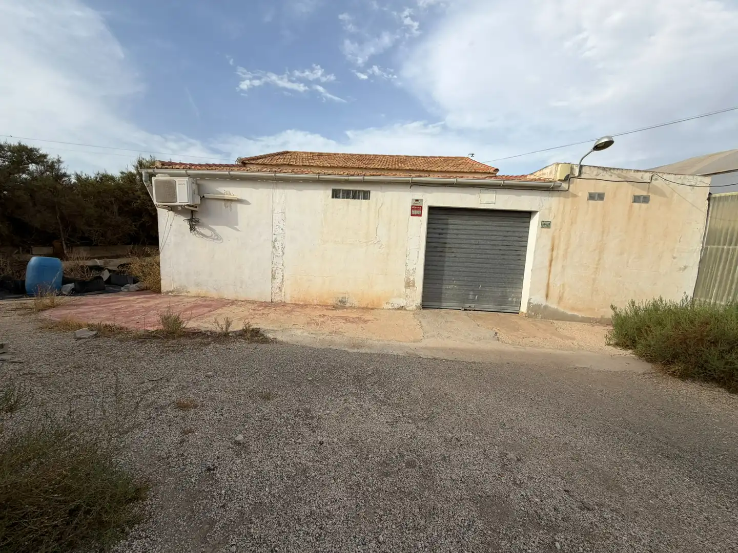 Vista exterior de Nave industrial en venta en Elche / Elx con Alarma