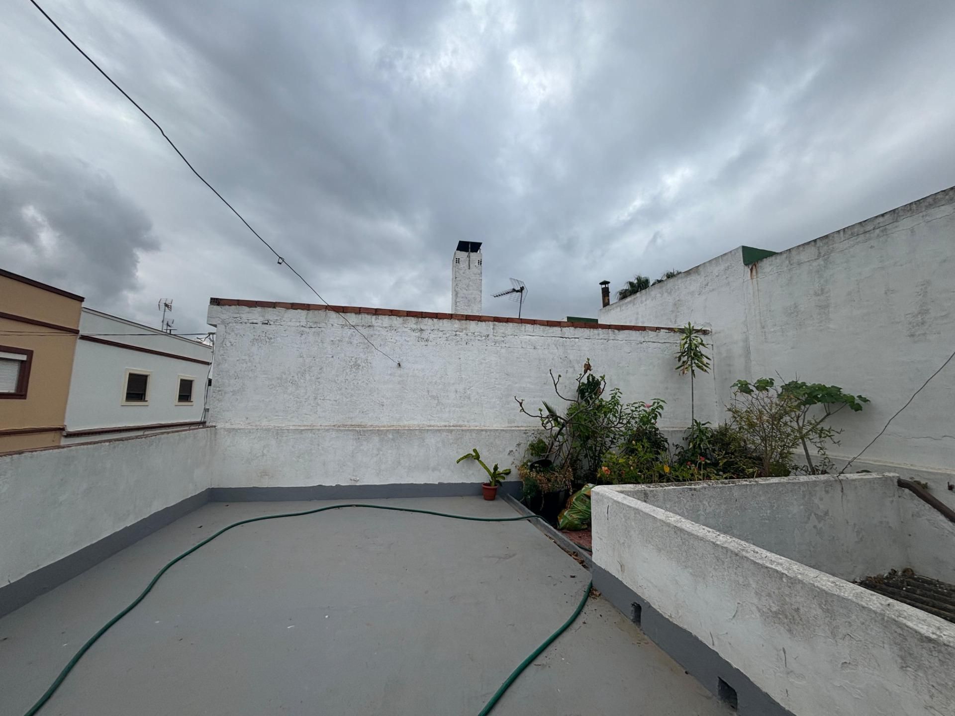 Exterior view of Single-family semi-detached for sale in Los Barrios