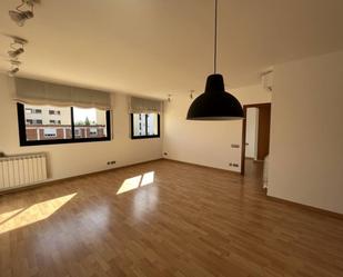 Sala d'estar de Àtic de lloguer en Sant Cugat del Vallès amb Aire condicionat, Calefacció i Parquet