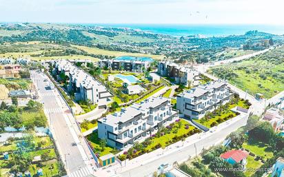 Vista exterior de Apartament en venda en Estepona amb Aire condicionat, Calefacció i Jardí privat