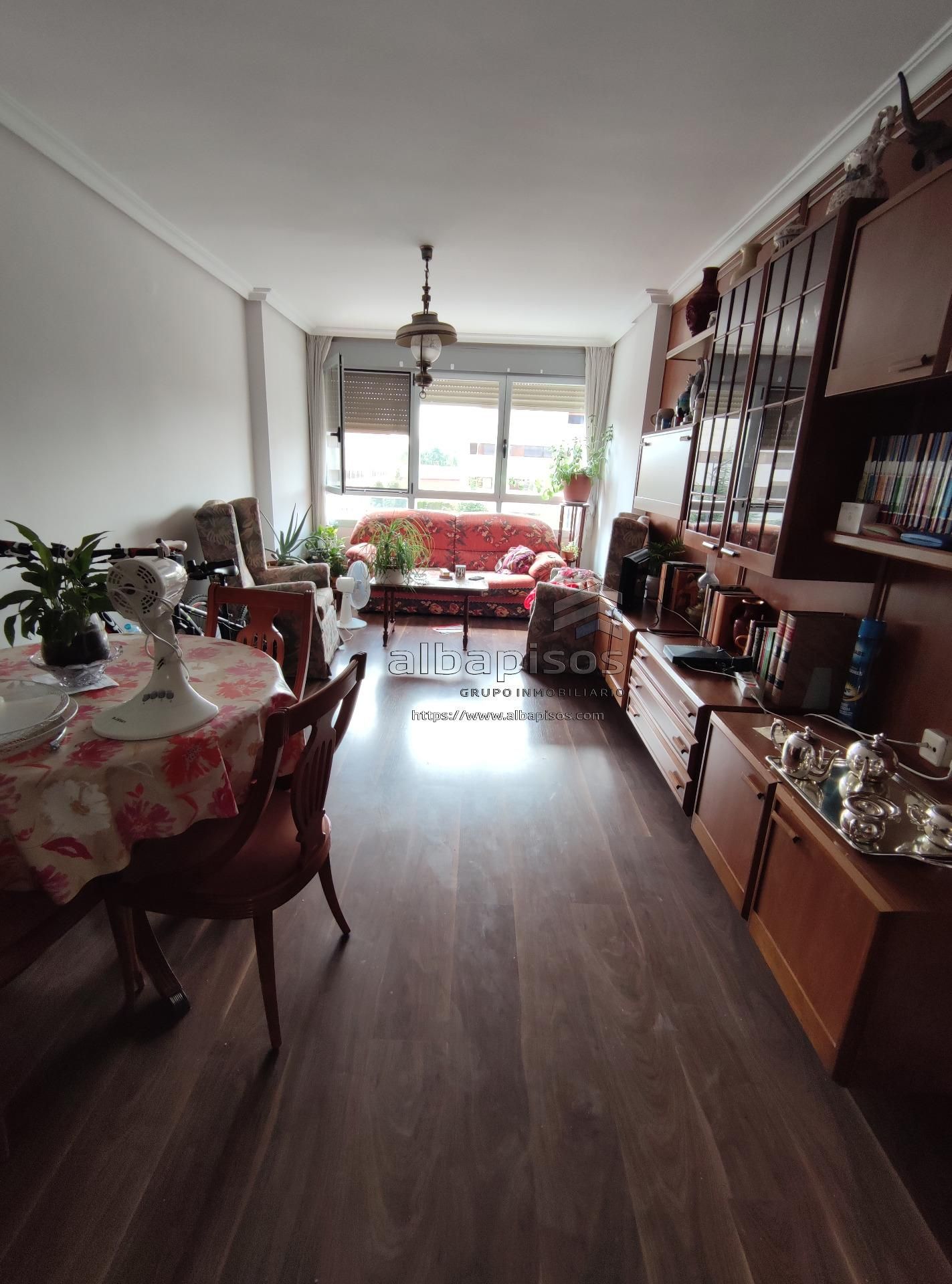 Sala d'estar de Apartament en venda en  Albacete Capital amb Calefacció, Terrassa i Traster