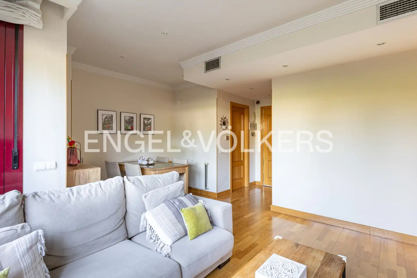 Sala de estar de Dúplex en venta en Majadahonda con Aire acondicionado, Calefacción y Jardín privado