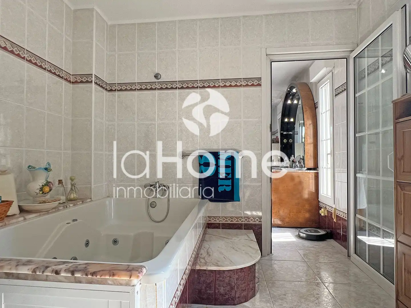 Badezimmer von Haus oder Chalet zum Verkauf in Paterna mit Klimaanlage, Privatgarten und Parkett