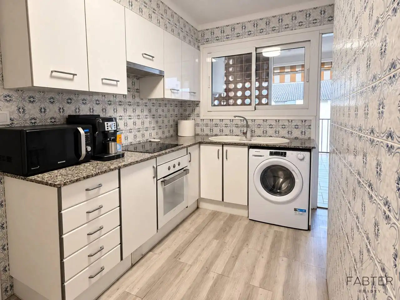 Flat with terrace for sale in Calle Montserrat, imagen 9