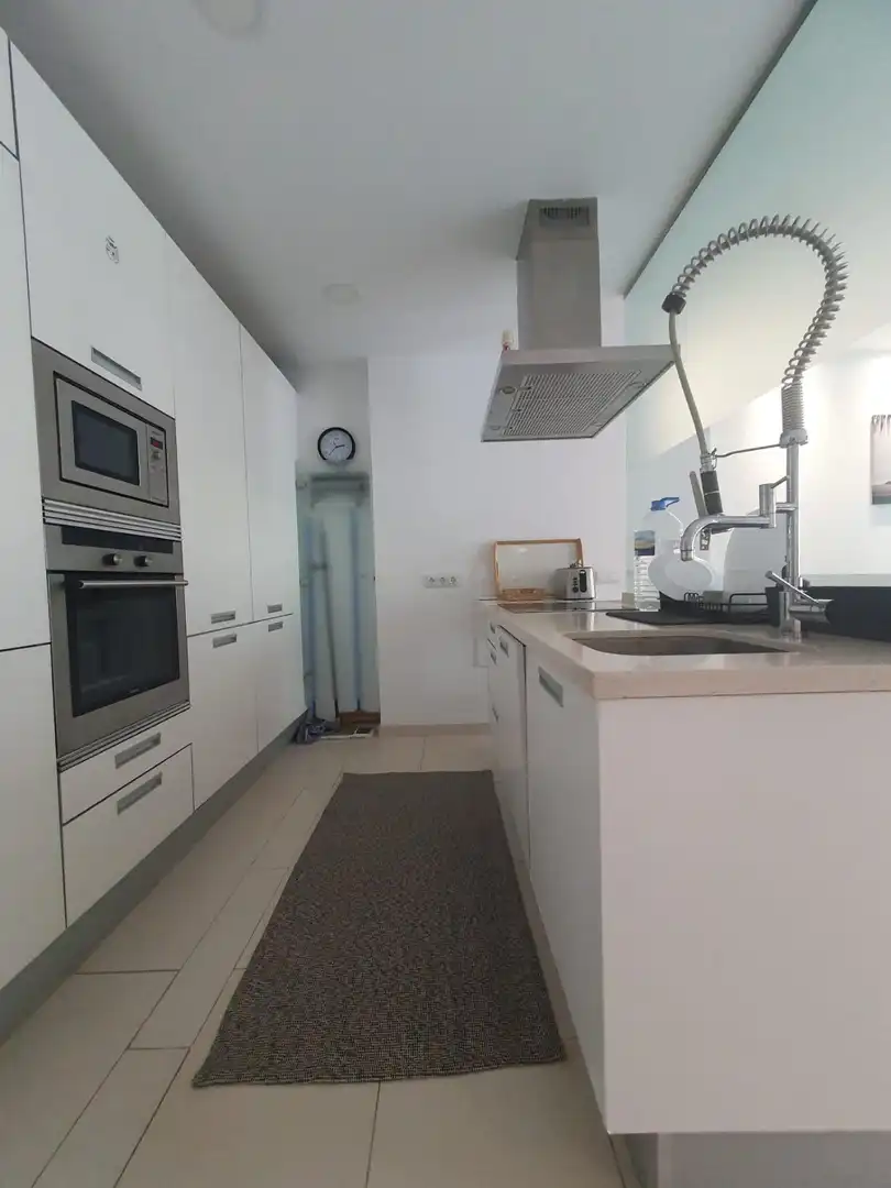 Cuina de Apartament de lloguer en Arona amb Aire condicionat, Terrassa i Moblat