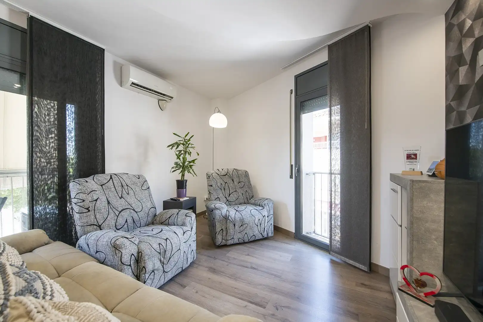 Sala de estar de Piso en venta en Banyoles con Calefacción, Trastero y Balcón