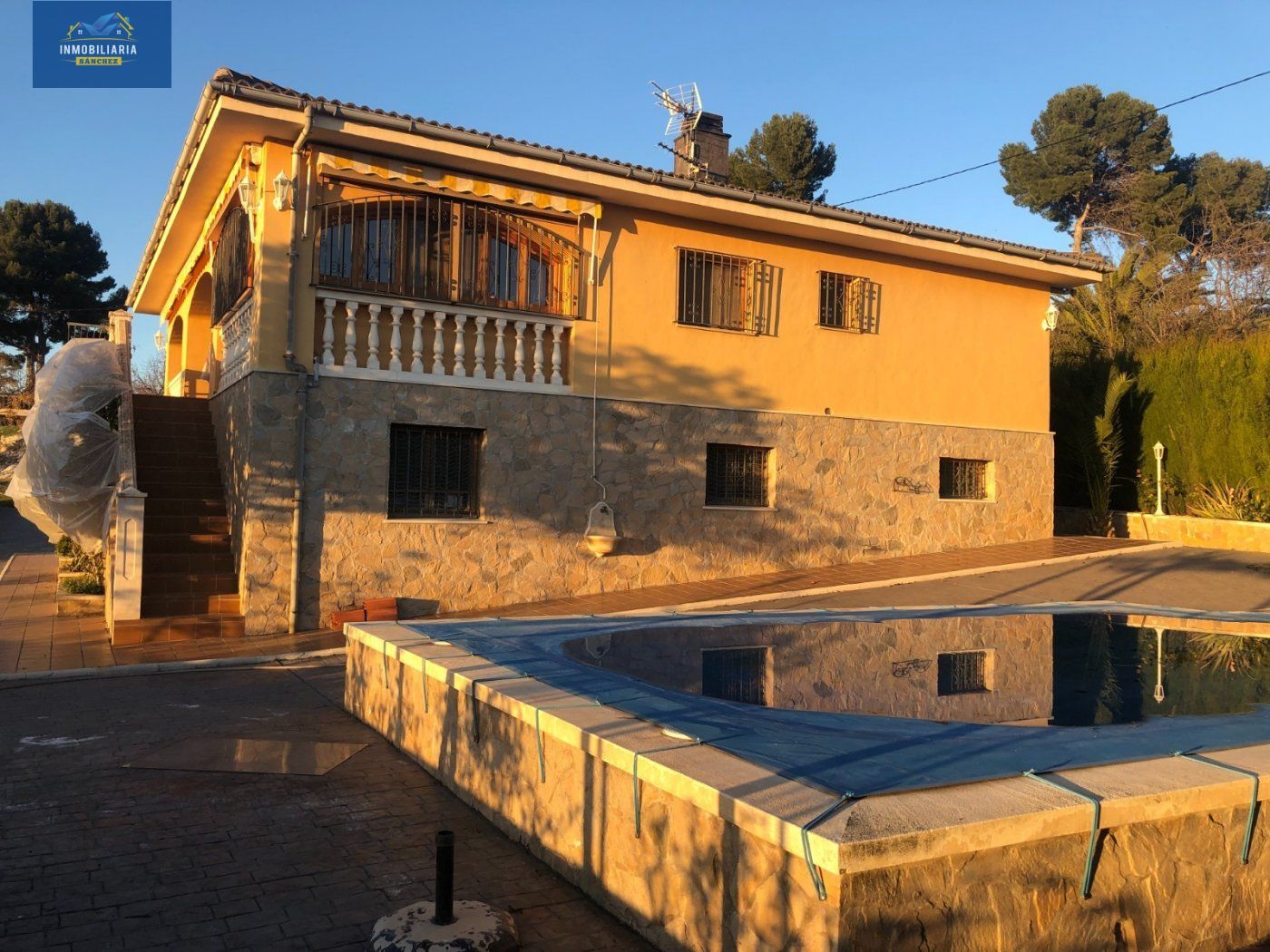 Vista exterior de Casa o xalet en venda en Benillup amb Aire condicionat, Calefacció i Terrassa