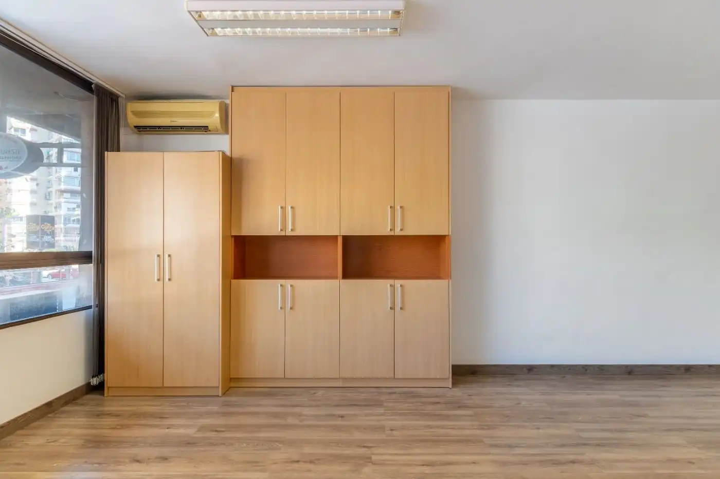 Schlafzimmer von Büro zum Verkauf in Benidorm mit Klimaanlage, Heizung und Möbliert