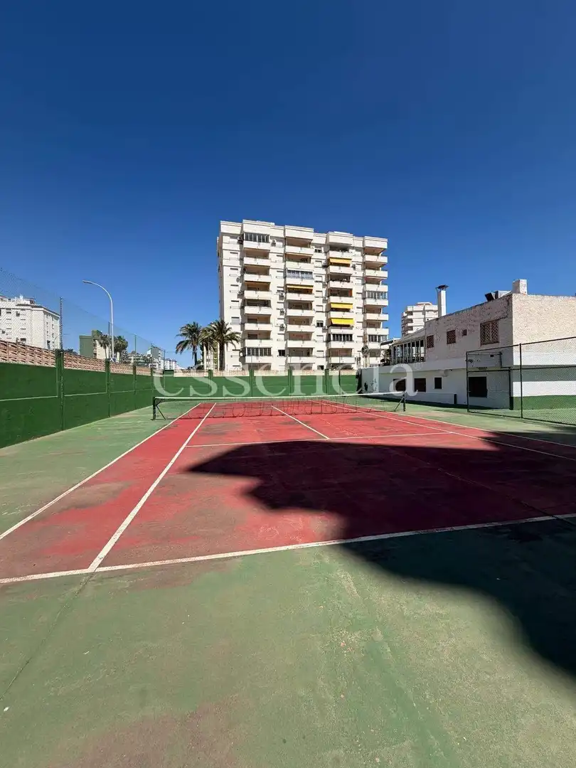 Vista exterior de Apartament en venda en Gandia amb Jardí privat, Terrassa i Balcó