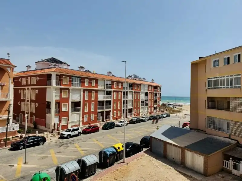 Vista exterior de Piso en venta en Torrevieja con Aire acondicionado, Trastero y Amueblado