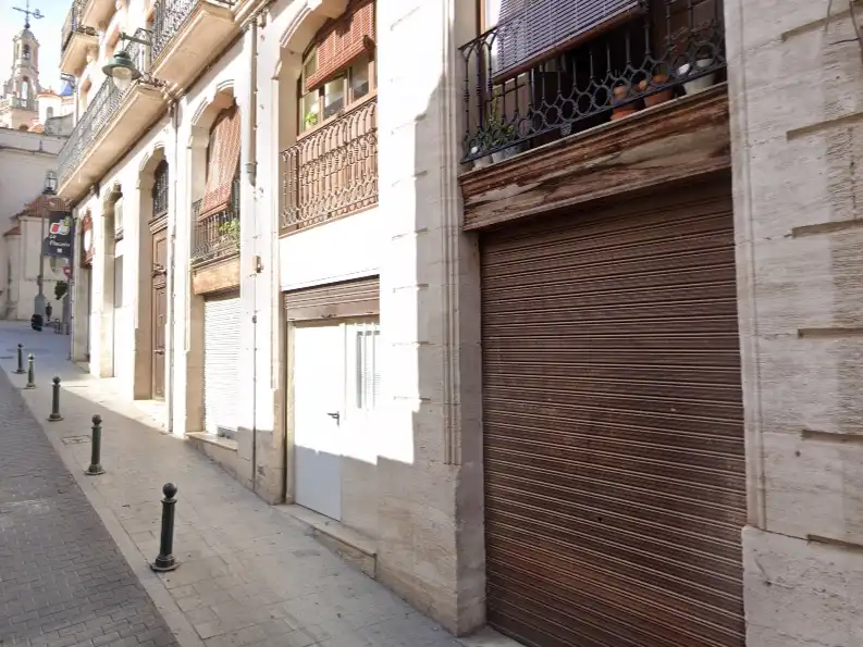 Vista exterior de Local en venta en Alcoy / Alcoi