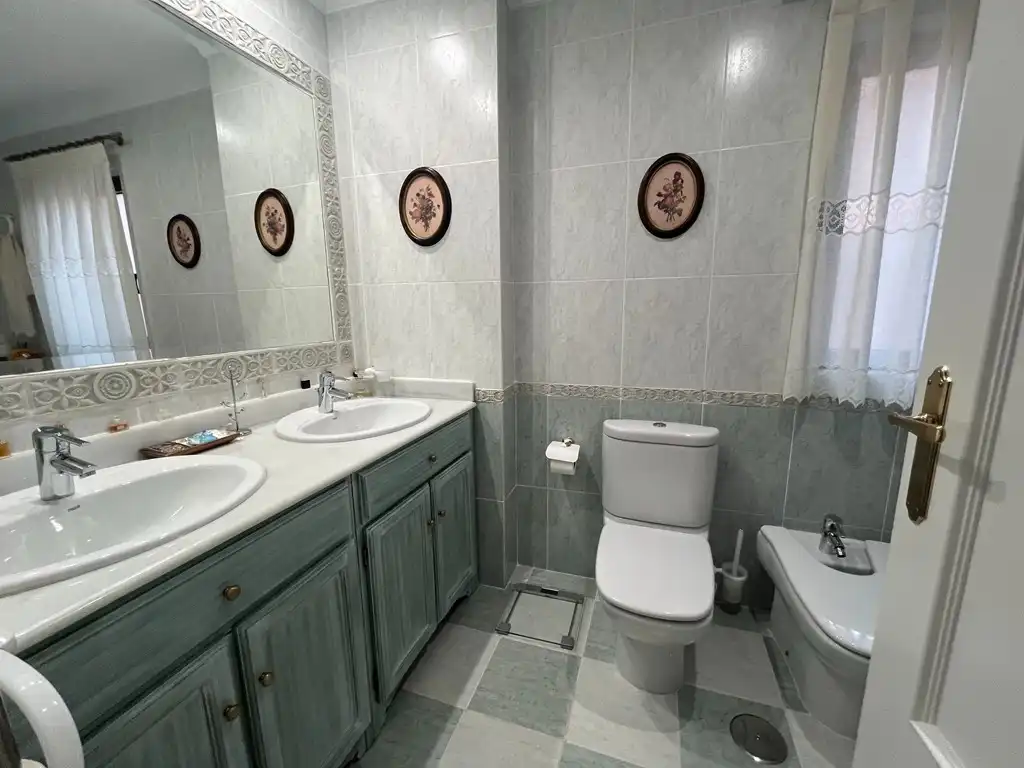 Baño de Casa o chalet en venta en Albacete con Aire acondicionado, Calefacción y Jardín privado