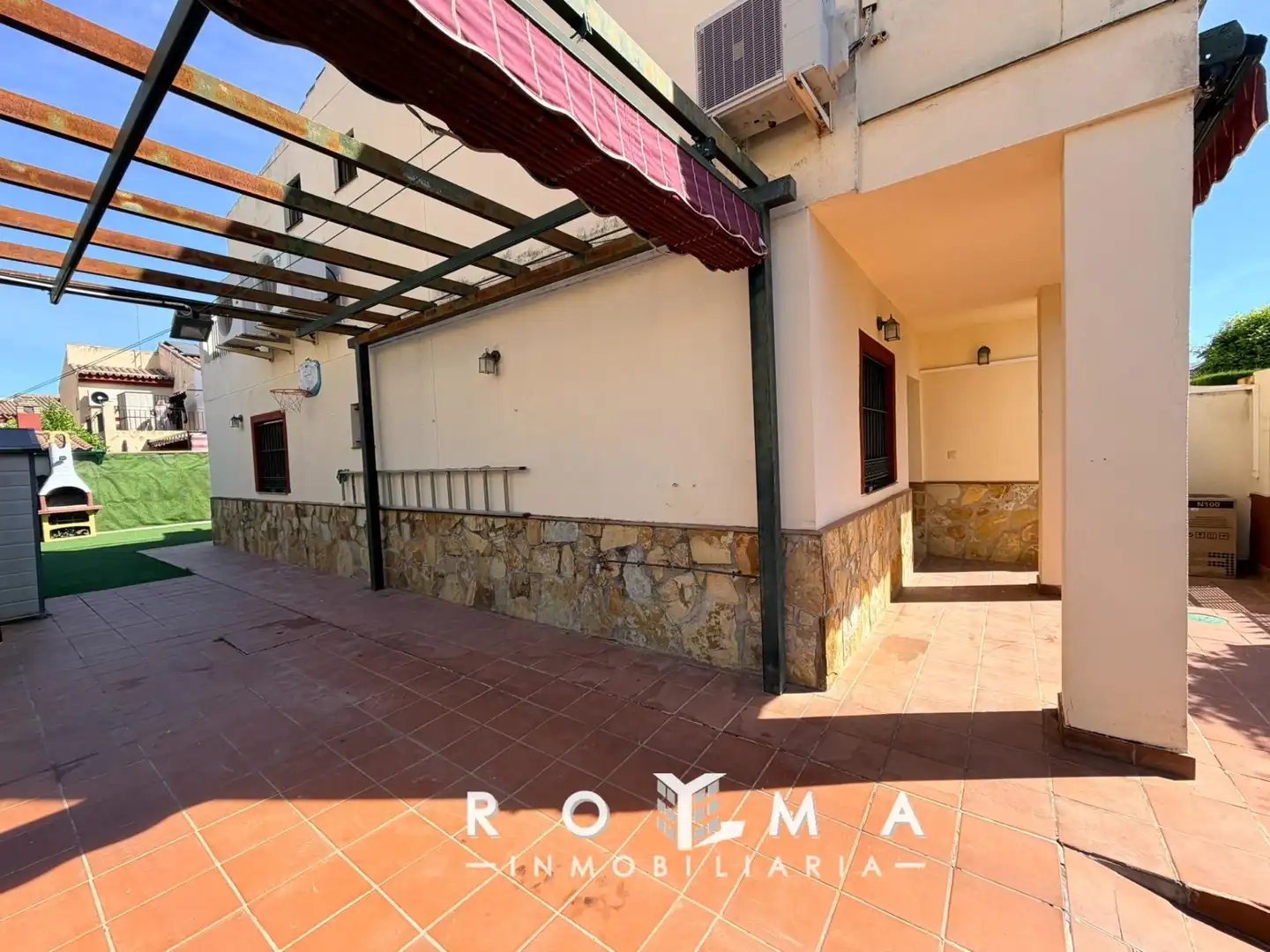 Terraza de Casa adosada de alquiler en Bormujos con Aire acondicionado, Calefacción y Jardín privado