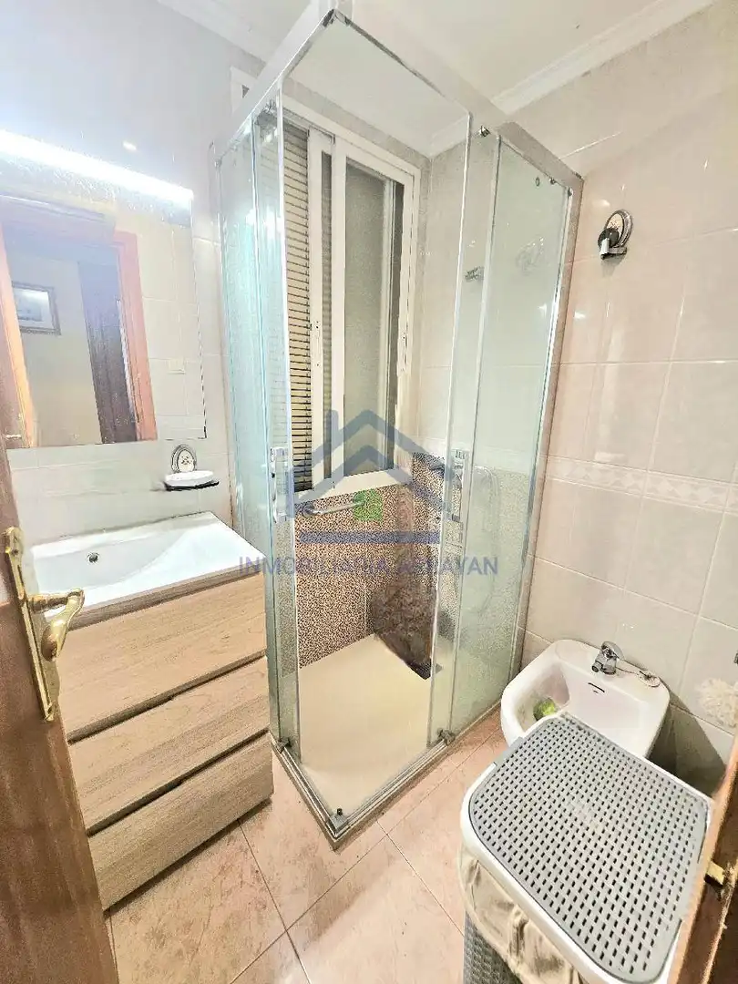Bathroom of Flat for sale in Granada  with Air Conditioner