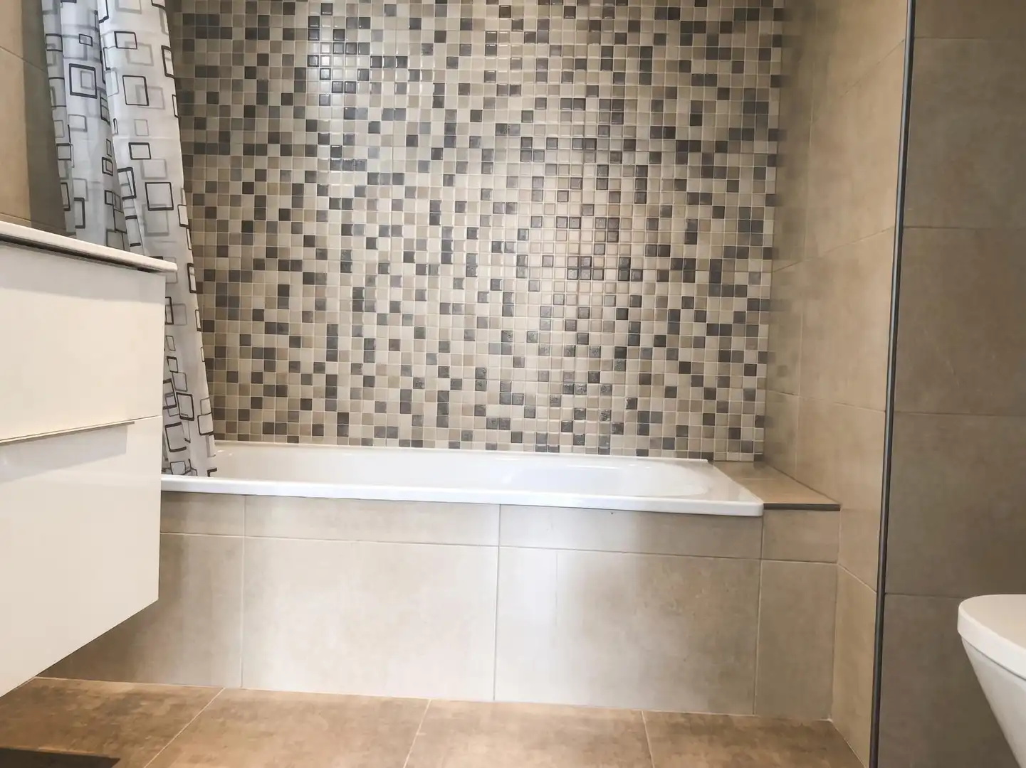 Baño de Piso en venta en L'Hospitalet de Llobregat con Aire acondicionado, Calefacción y Jardín privado