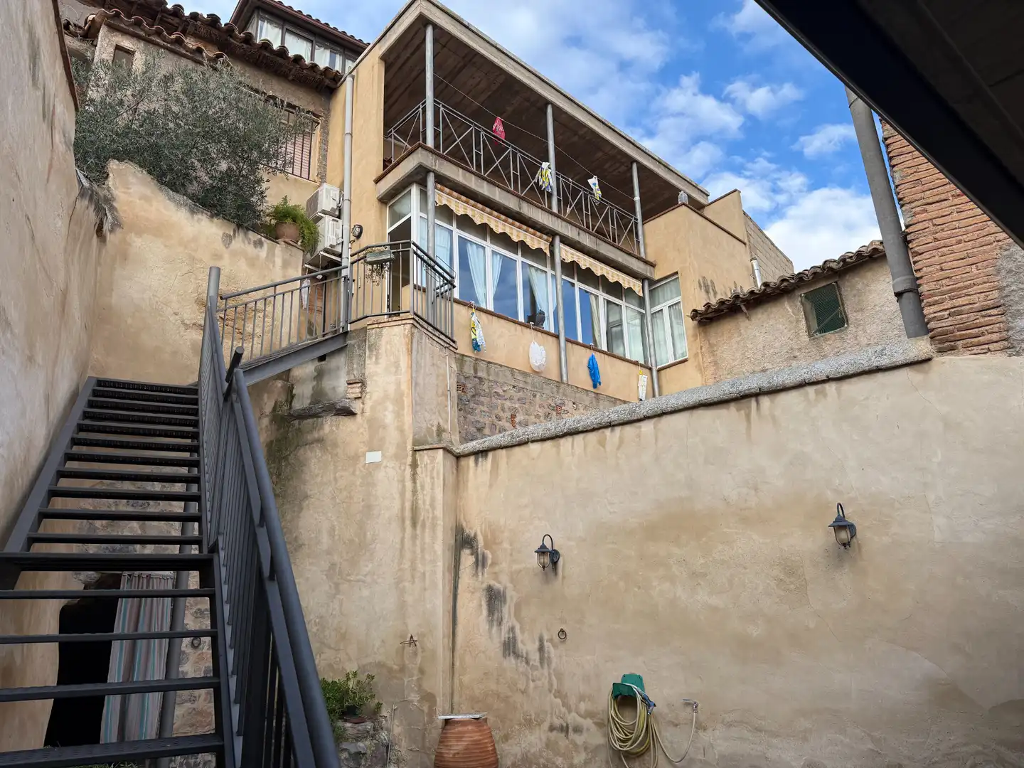 Vista exterior de Casa o xalet en venda en Calatorao amb Calefacció, Jardí privat i Terrassa