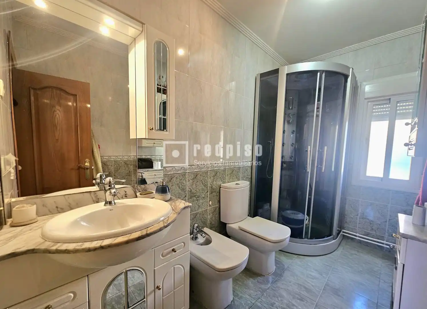 Baño de Piso en venta en Alcalá de Henares con Aire acondicionado, Calefacción y Jardín privado