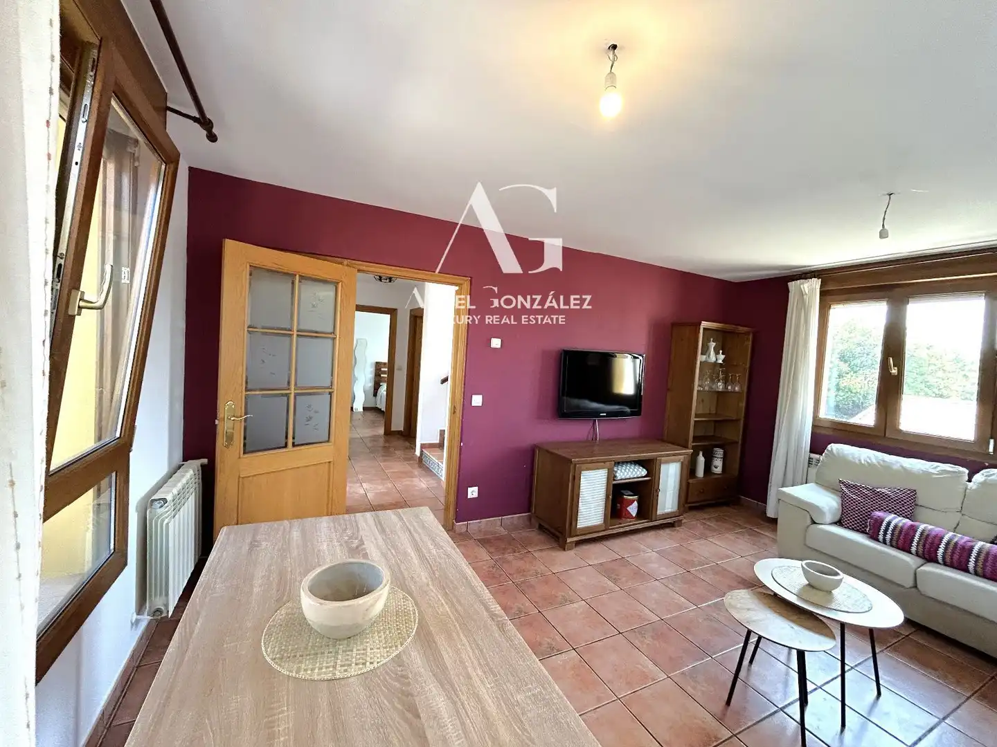 Sala d'estar de Casa o xalet en venda en San Vicente de la Barquera amb Calefacció, Jardí privat i Terrassa