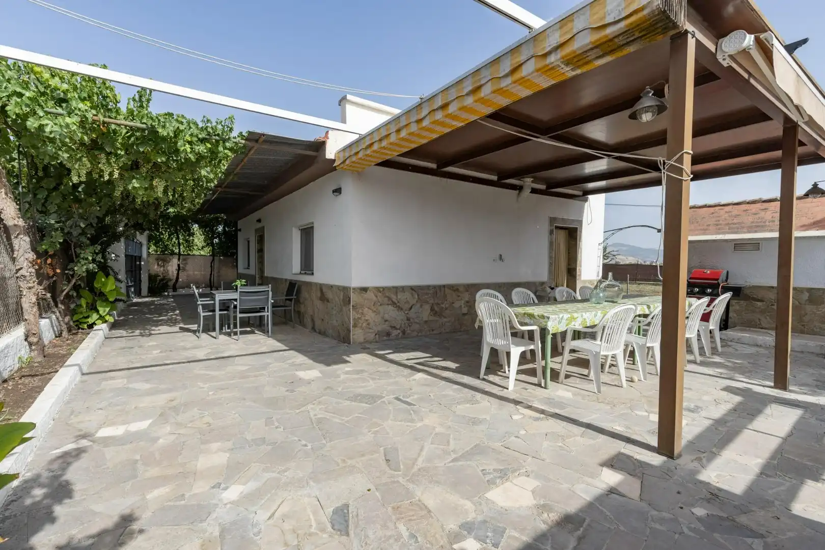 Terrassa de Finca rústica en venda en Fuente Vaqueros amb Calefacció, Jardí privat i Piscina
