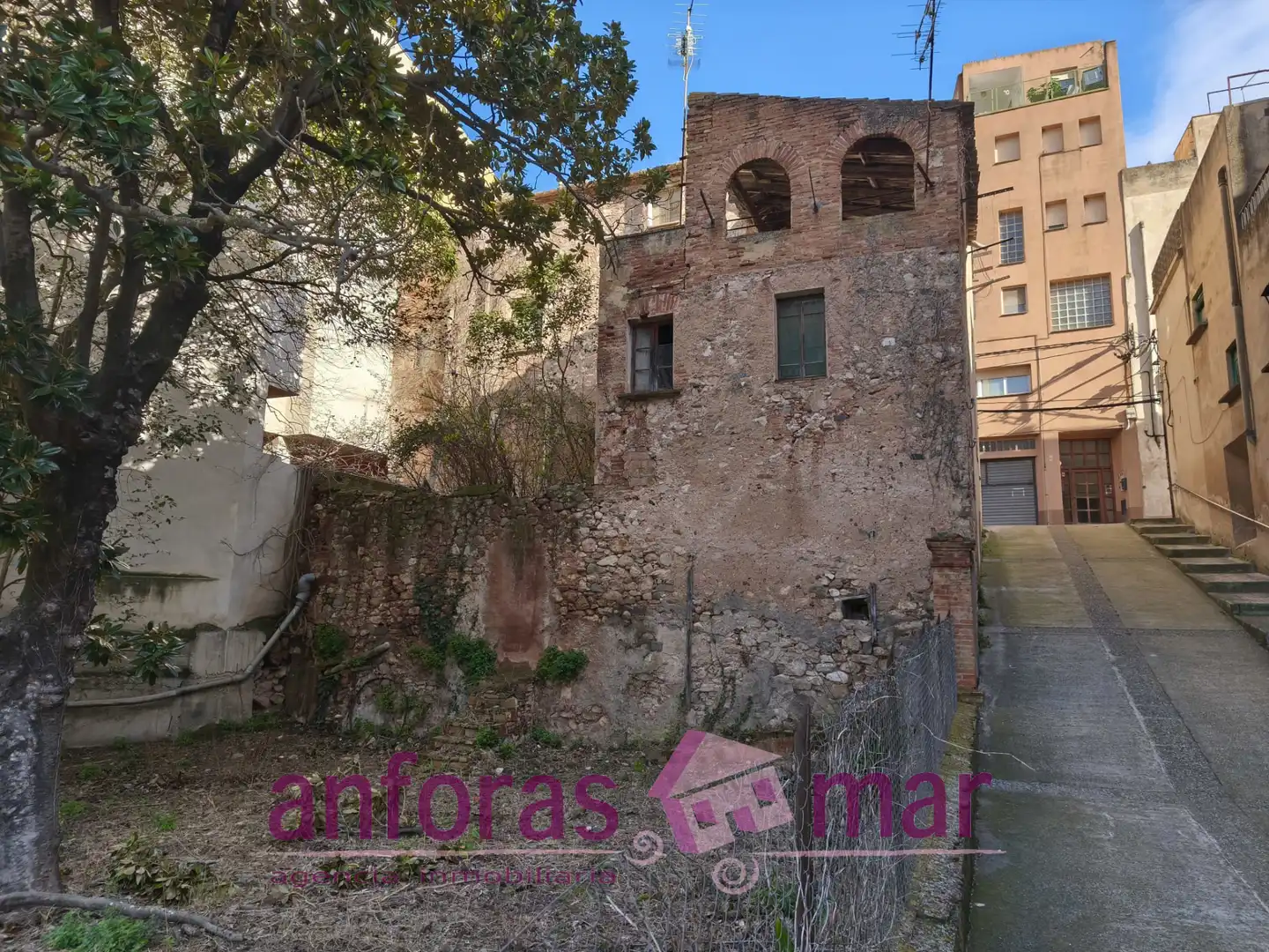 Buildings for sale in La Riba