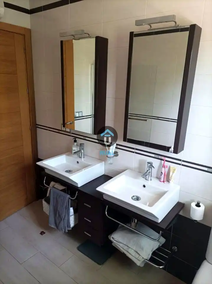 Baño de Casa o chalet en venta en Mairena del Aljarafe con Aire acondicionado, Jardín privado y Terraza