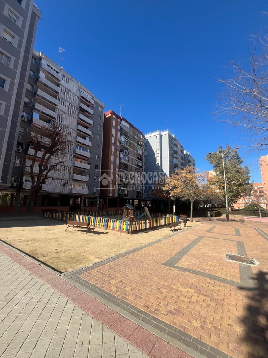 Vista exterior de Pis en venda en Fuenlabrada amb Aire condicionat i Calefacció