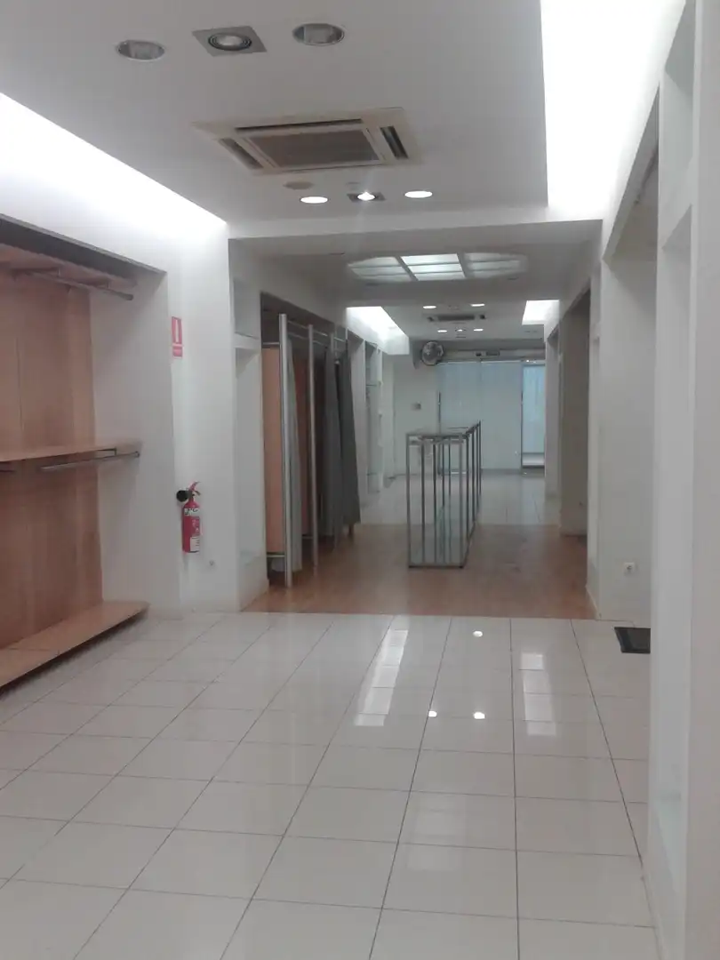 Business premises to rent in Nucli Urbà, imagen 2