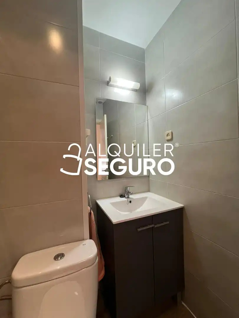 Bathroom of Flat for rent in Madrid  with Heating and Furnished