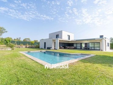 Xalet amb piscina en venda a Rodamilans