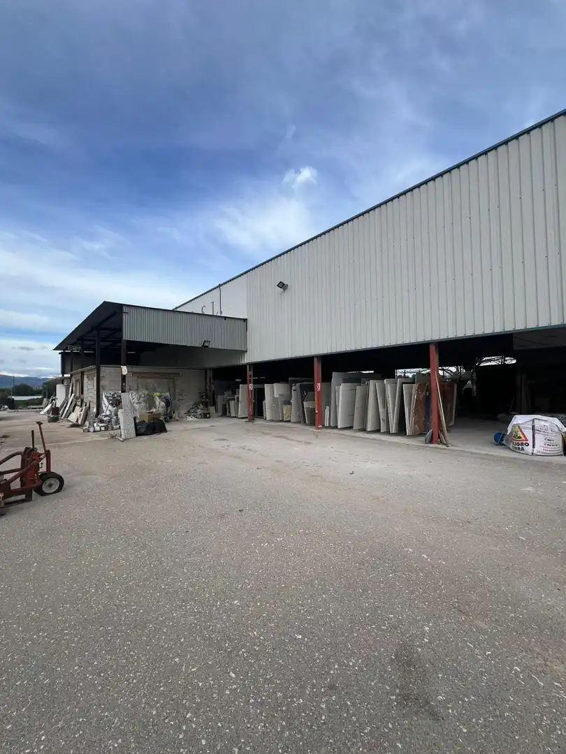 Vista exterior de Nave industrial en venta en Murcia