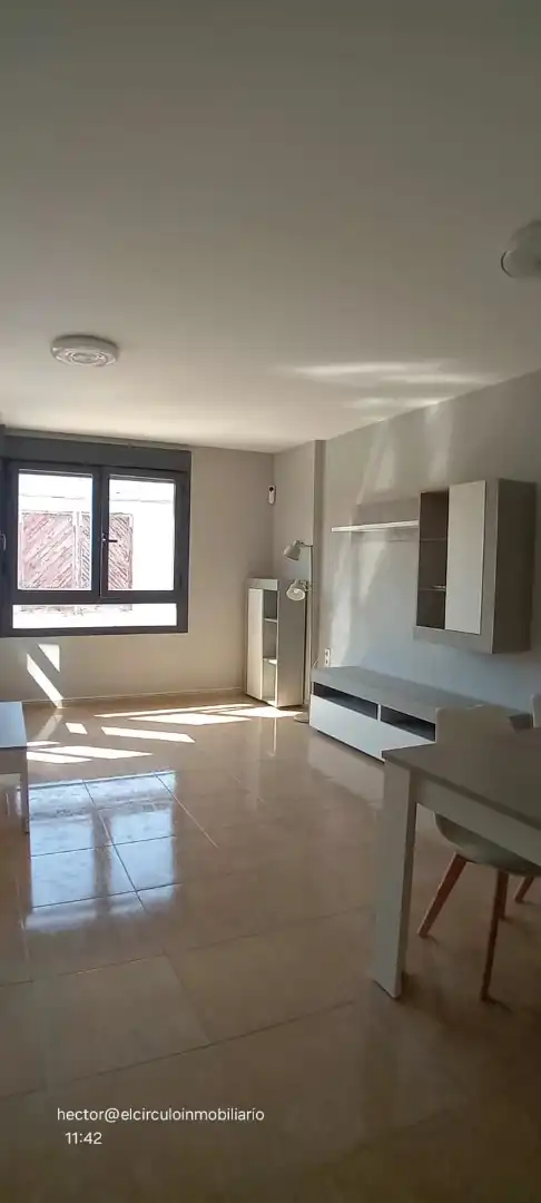 Sala d'estar de Dúplex de lloguer en Fuentes de Ebro amb Calefacció, Terrassa i Traster