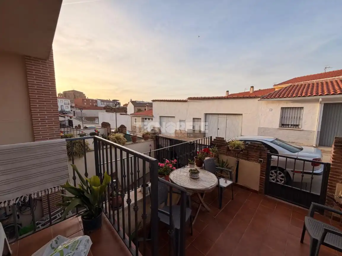 Terraza de Casa adosada en venta en Aldeanueva de Barbarroya con Aire acondicionado, Terraza y Amueblado