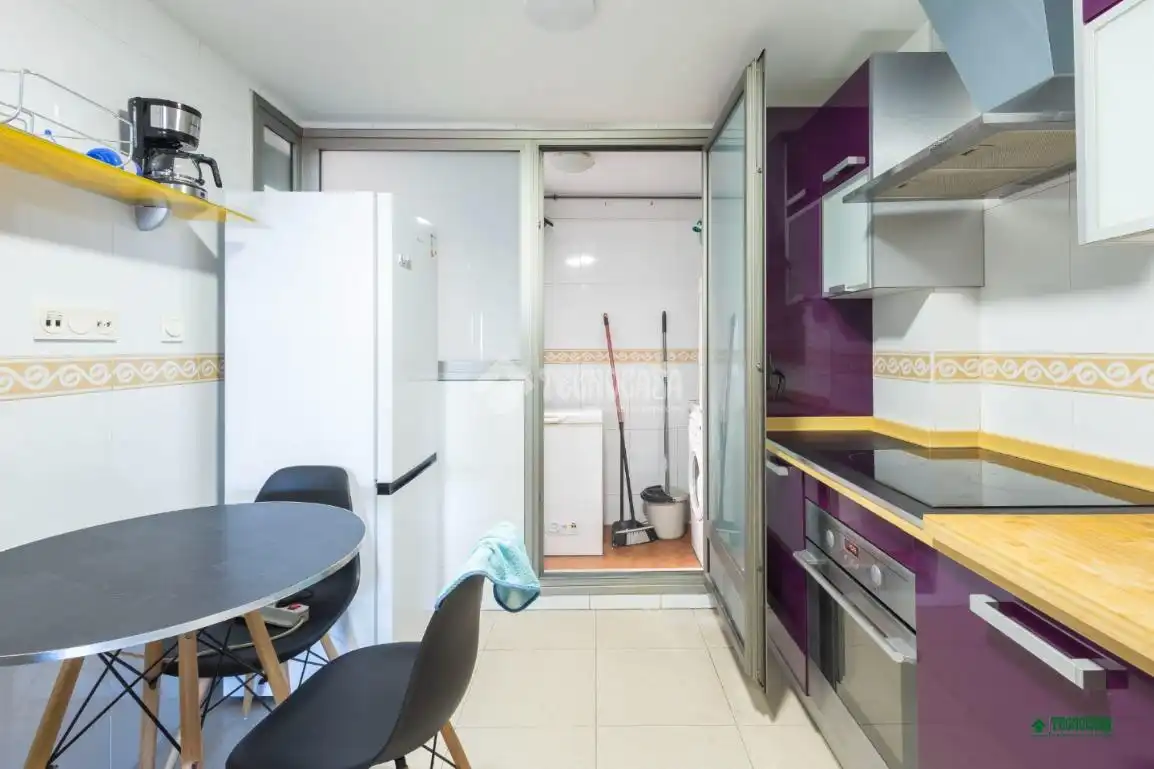 Cocina de Piso en venta en Almería con Terraza, Trastero y Piscina comunitaria