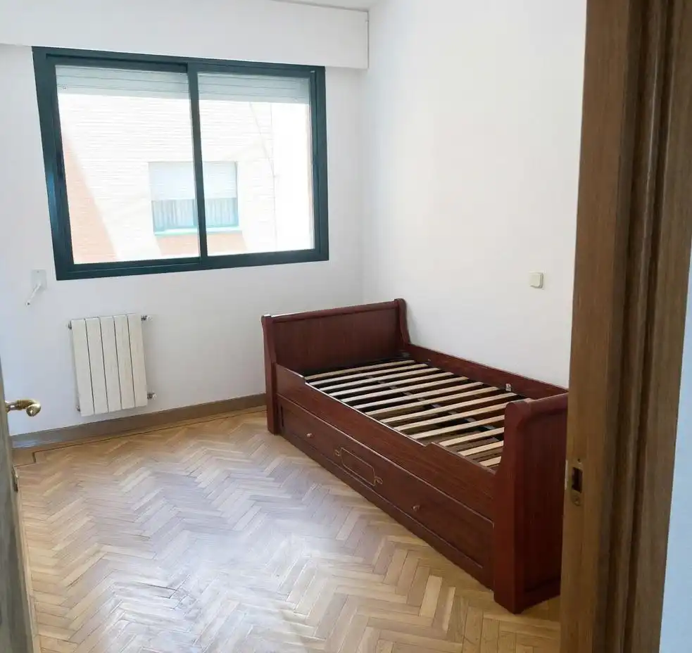Bedroom of Flat for rent in Madrid  with Community pool