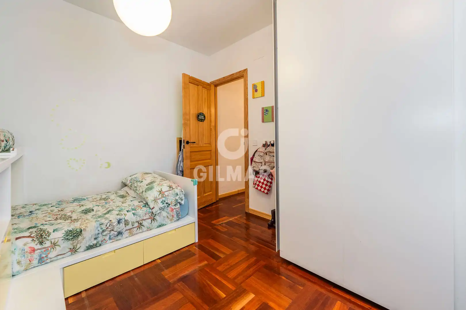 Habitación de Ático en venta en Madrid con Calefacción, Piscina y Balcón