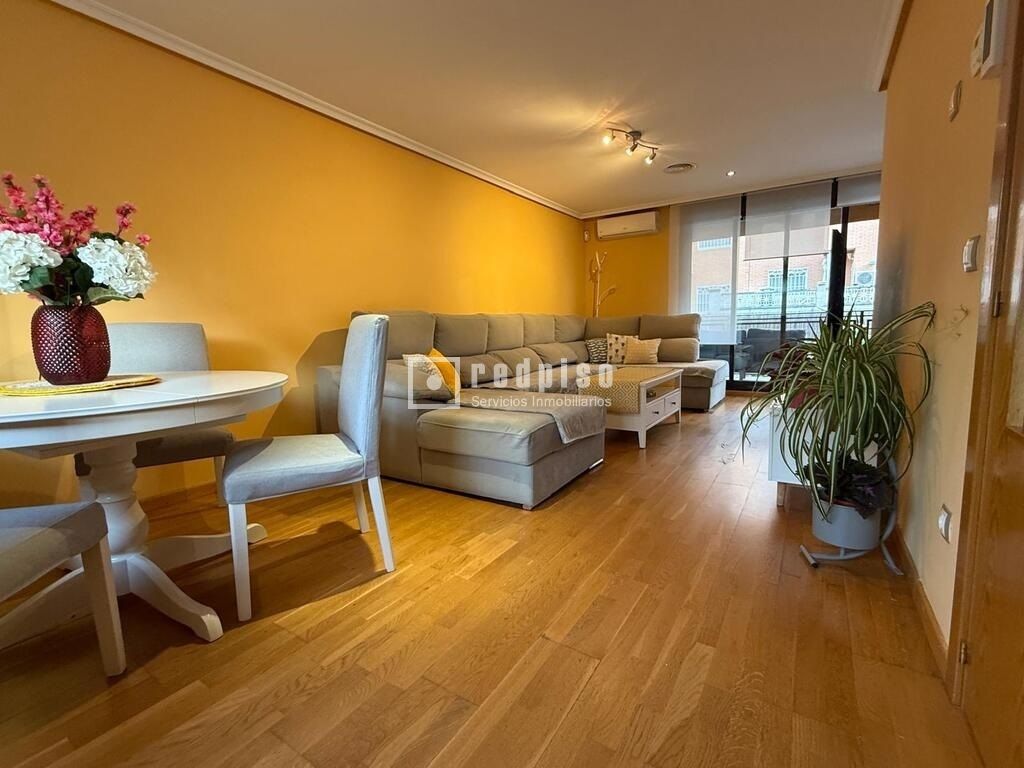Sala d'estar de Casa o xalet en venda en Getafe amb Aire condicionat, Calefacció i Terrassa