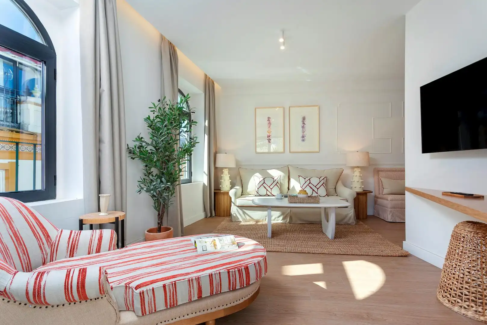 Living room of Flat for rent in Sevilla  with Air Conditioner, Heating and Washing machine