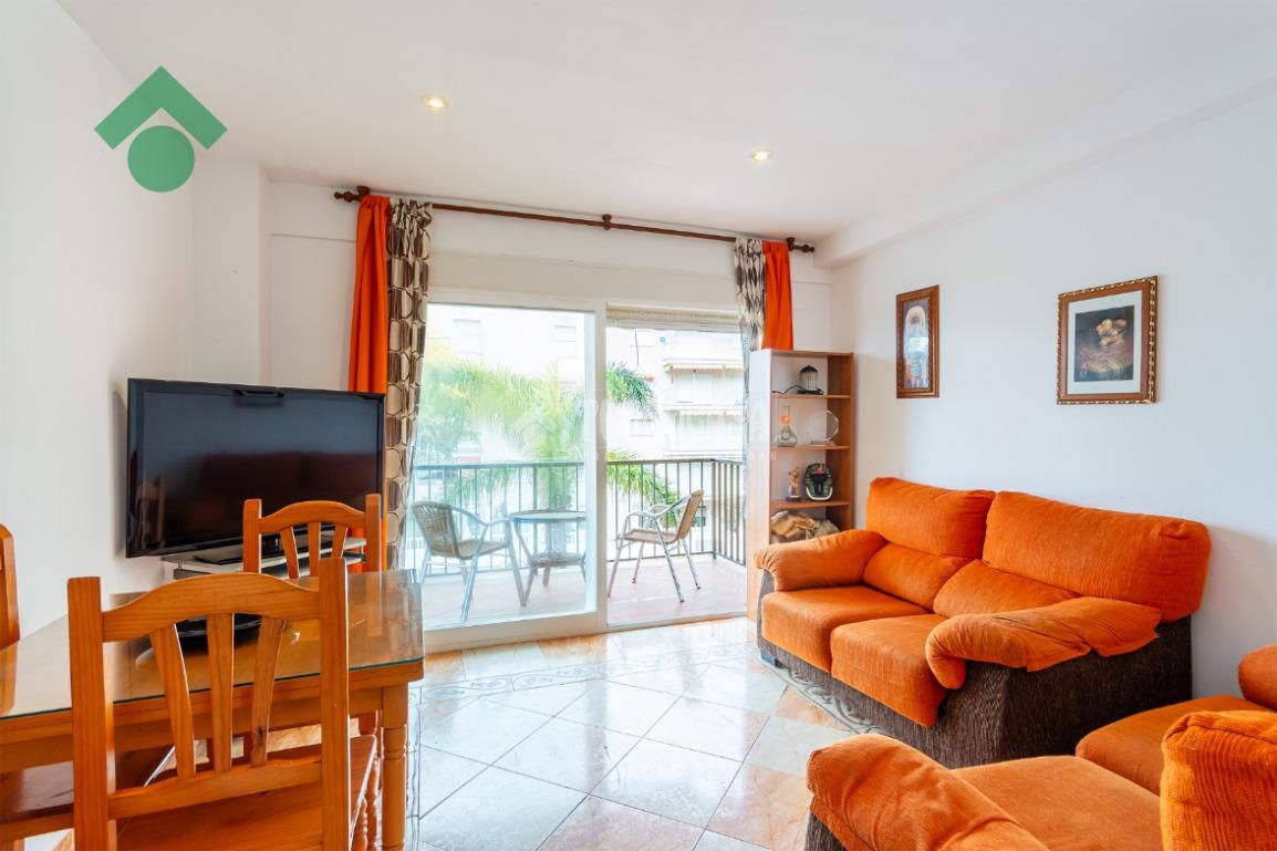 Vista exterior de Piso en venta en Almuñécar con Balcón y Piscina comunitaria