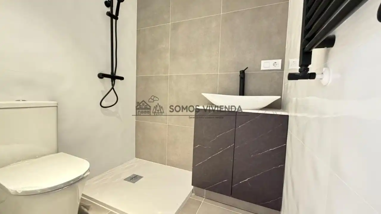 Baño de Piso en venta en Ourense Capital  con Calefacción, Trastero y Balcón