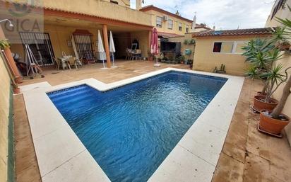 Piscina de Casa o xalet en venda en Algeciras amb Aire condicionat, Jardí privat i Terrassa