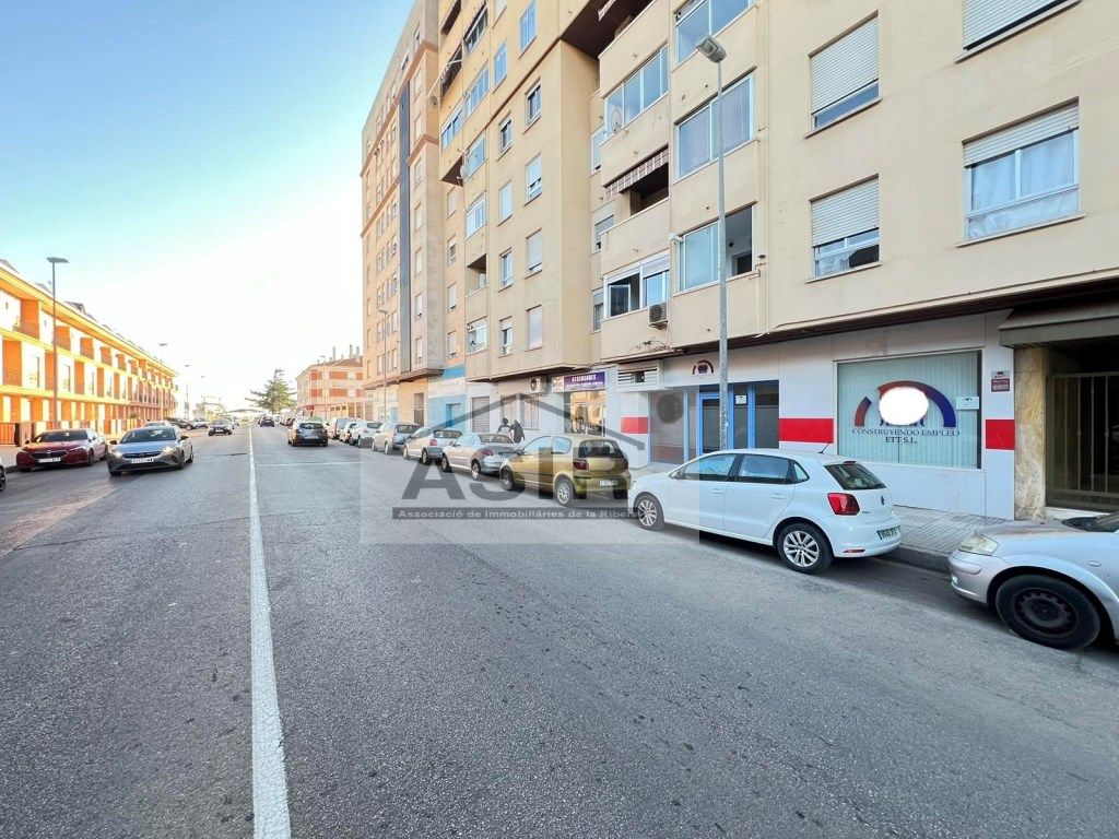 Vista exterior de Local en venda en Alzira