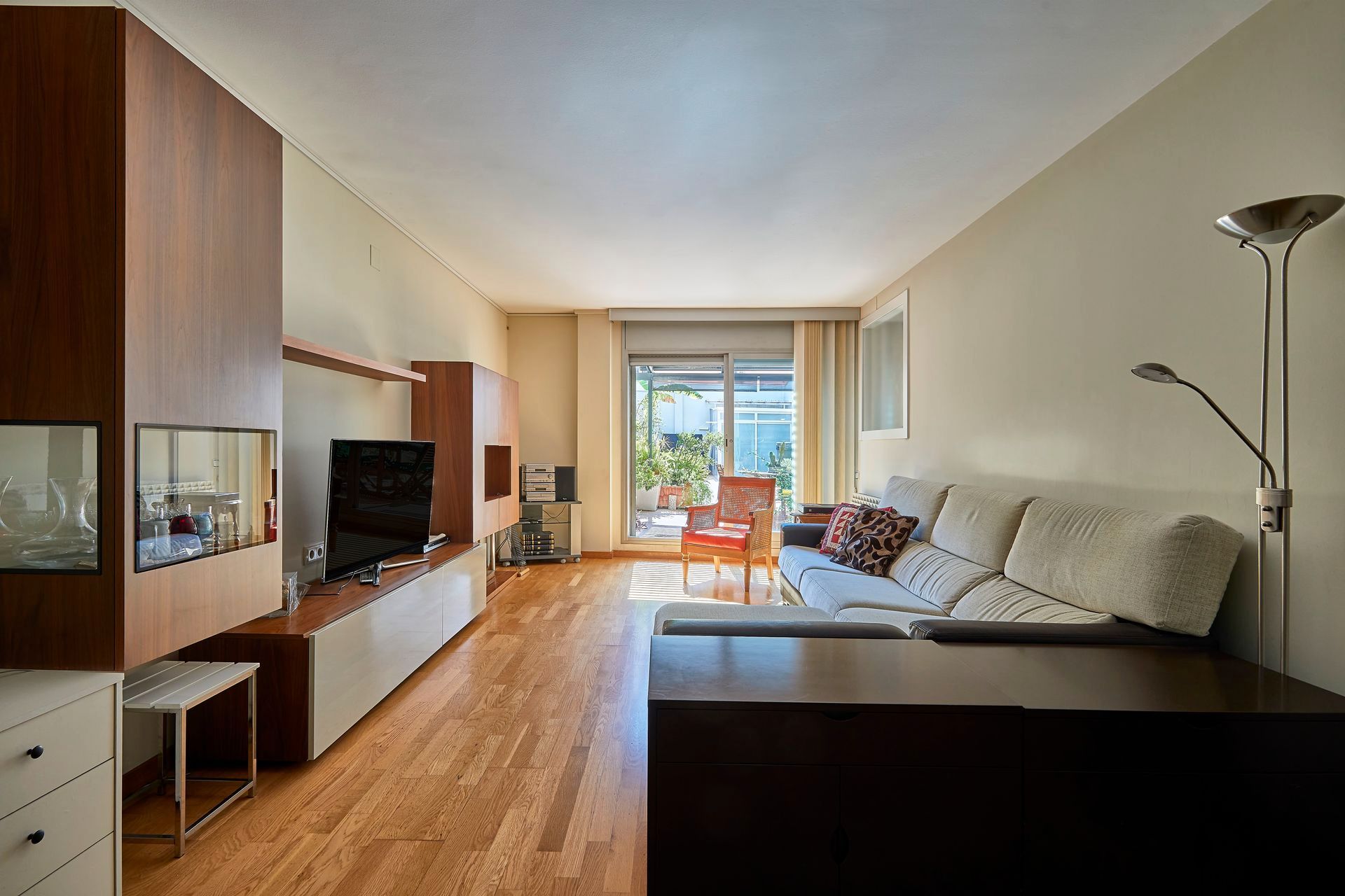 Living room of Duplex to rent in  Barcelona Capital  with Air Conditioner, Parquet flooring and Terrace